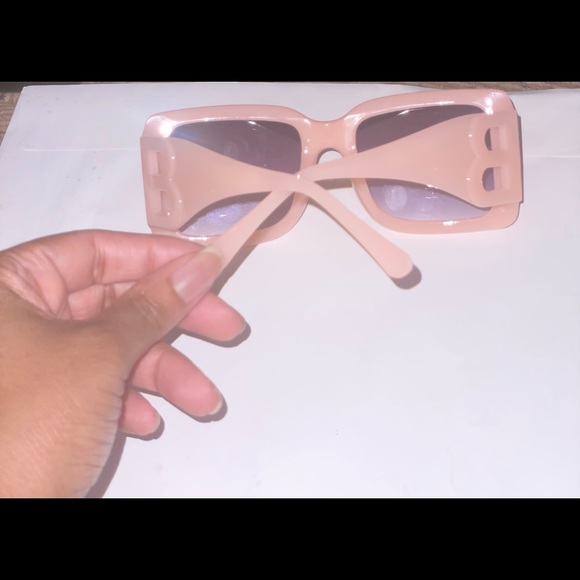 Sunglasses - Picture 3 of 4